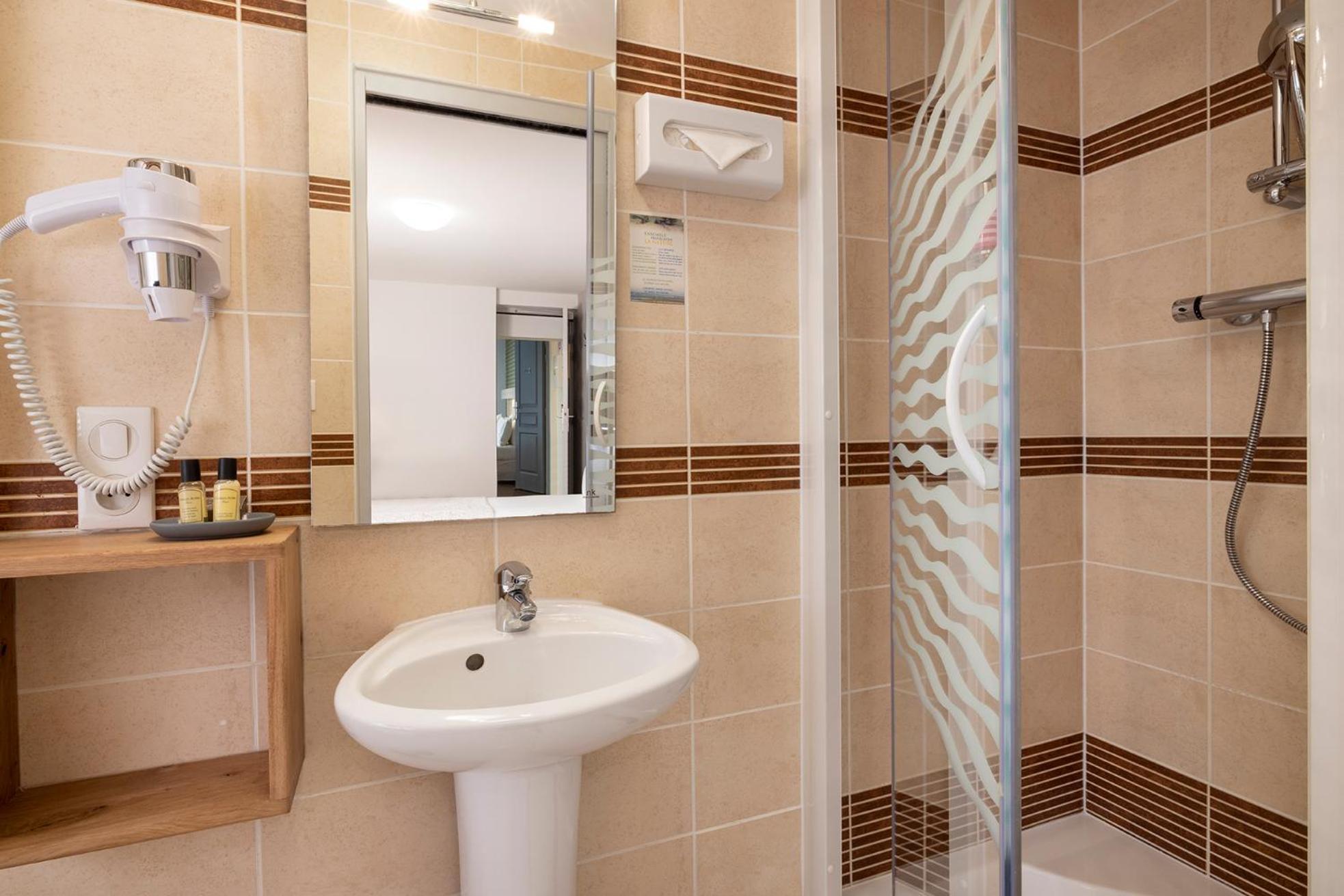 Hotel De Lion Sur Mer Ngoại thất bức ảnh